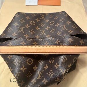 Louis Vuitton Melie Bag - LIKE NEW - RARE